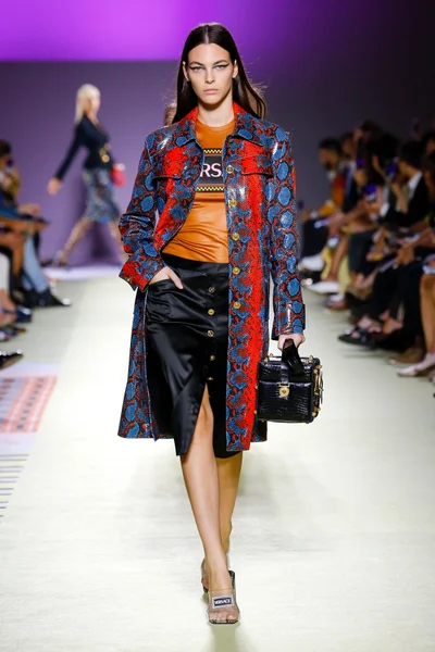 Look 10